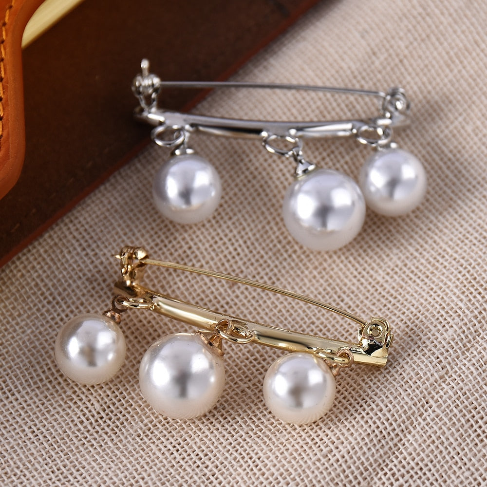 Pin with imitation pearls