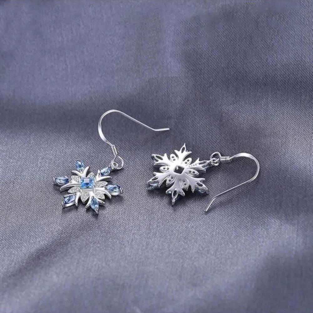 Earrings with a star motif