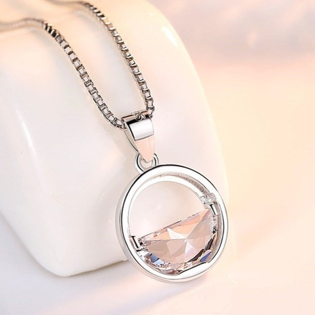 Necklace with a round pendant
