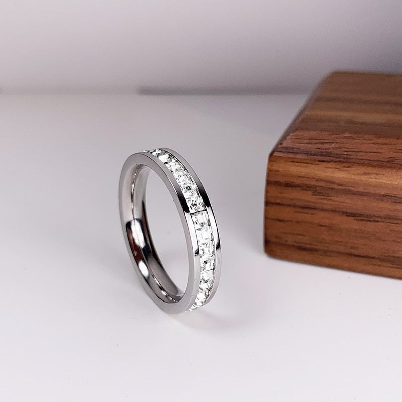 Cubic zirconia ring
