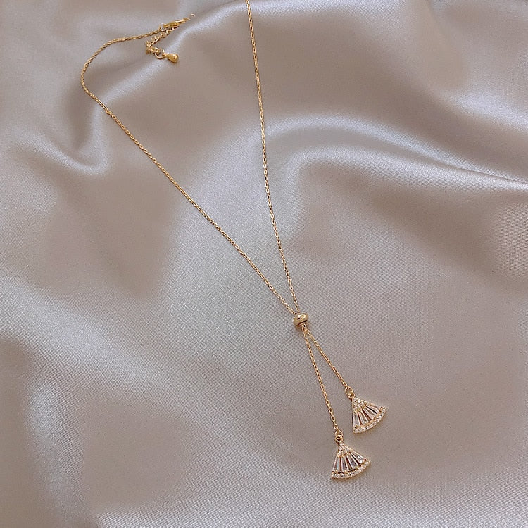 Choker necklace with zircons