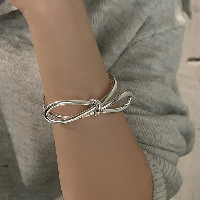 Silver bracelet with a bow