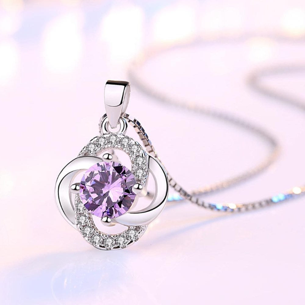 Necklace with zircons