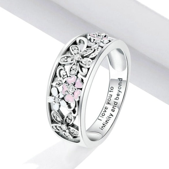 Openwork ring with flowers