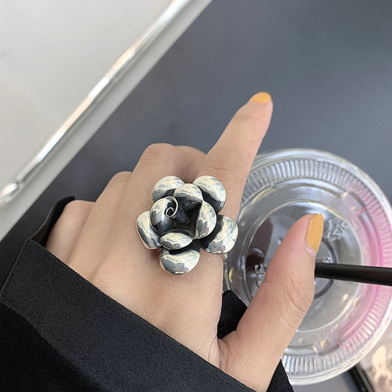 Ring with a floral motif