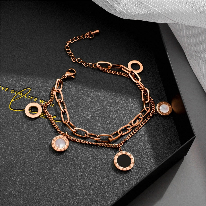 Bracelet with round pendants