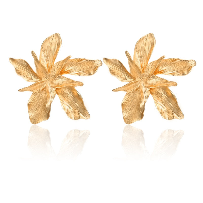 Earrings with a floral motif