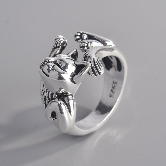 Ring with a cat motif