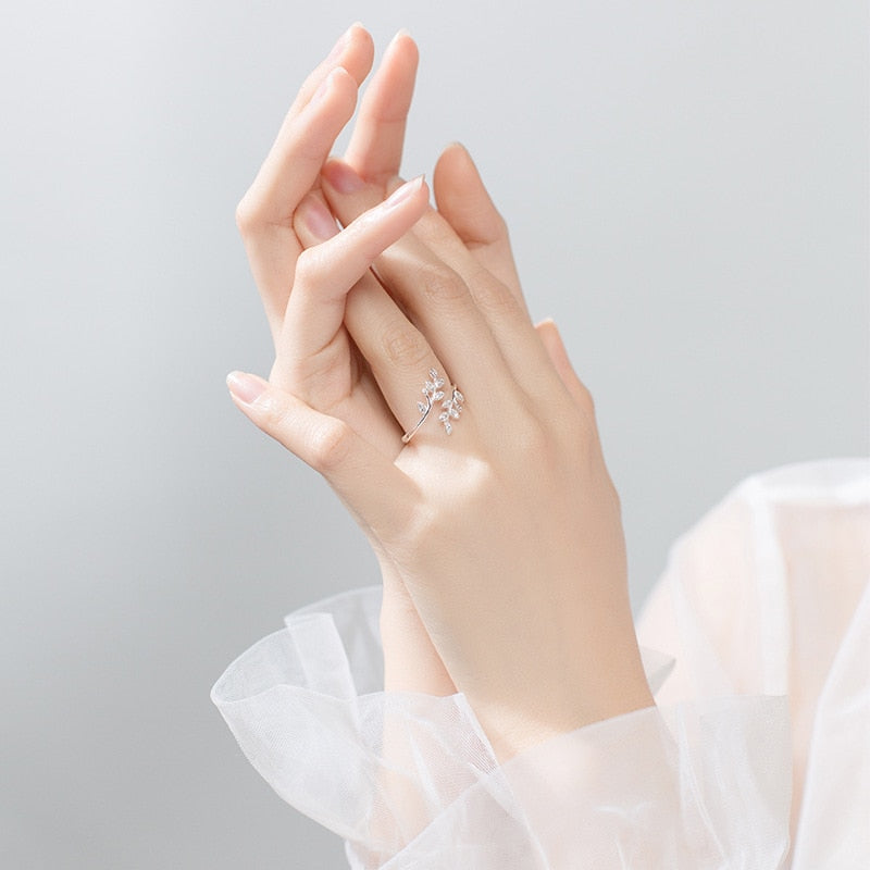 Ring with a leaf motif