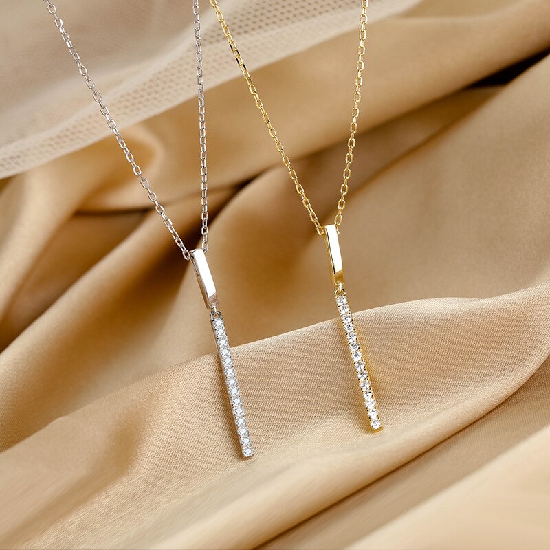 Necklace with zircons