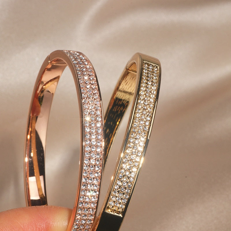 Round minimalist bracelet