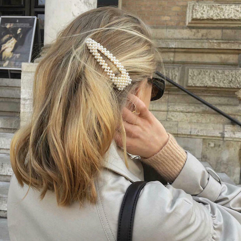 Set of hair clips with imitation pearls