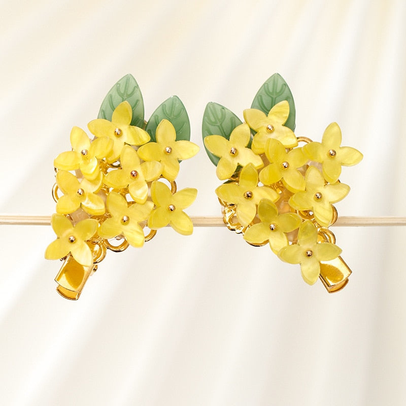 Hair clips with yellow flowers