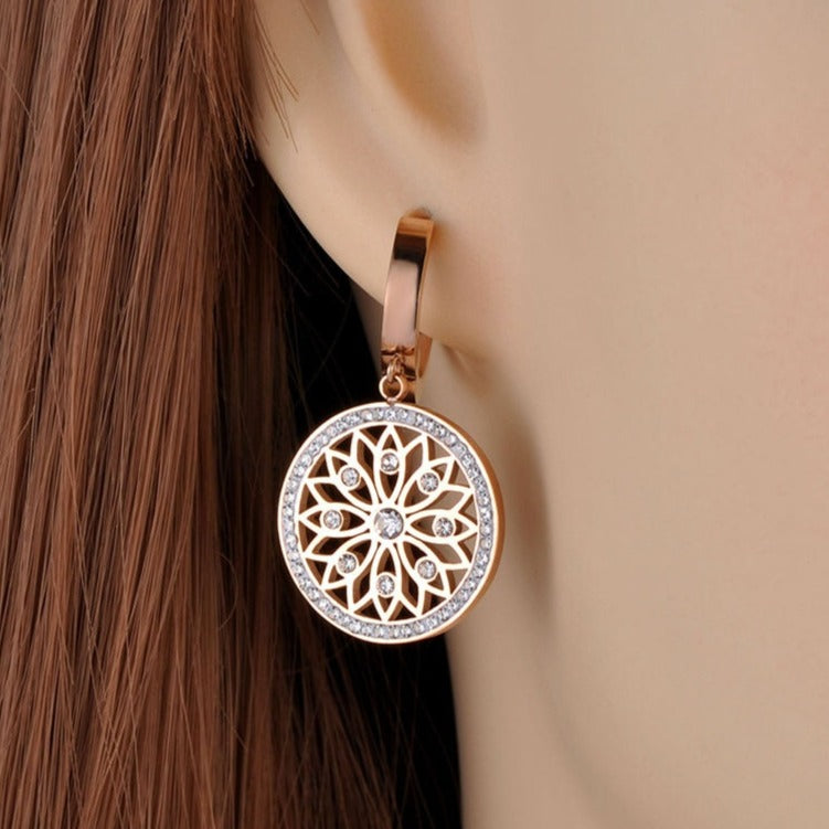 Openwork hanging earrings