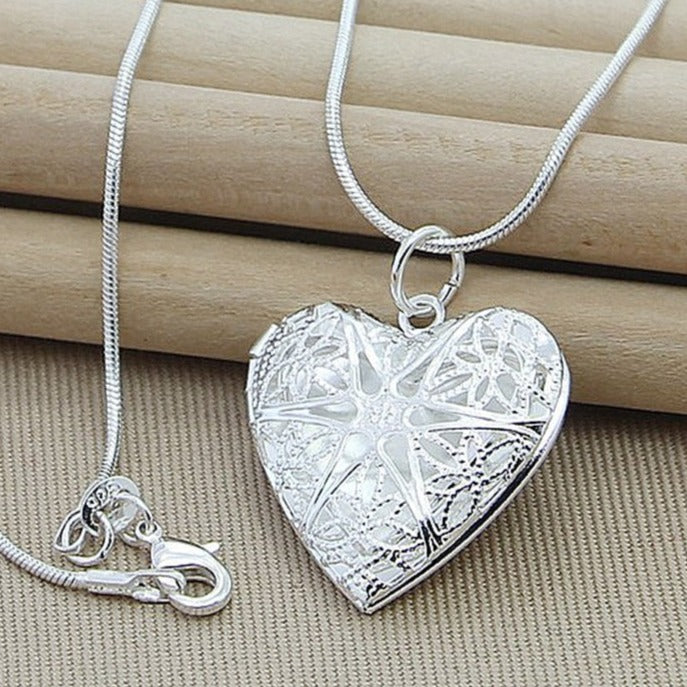 Silver necklace with an openable pendant