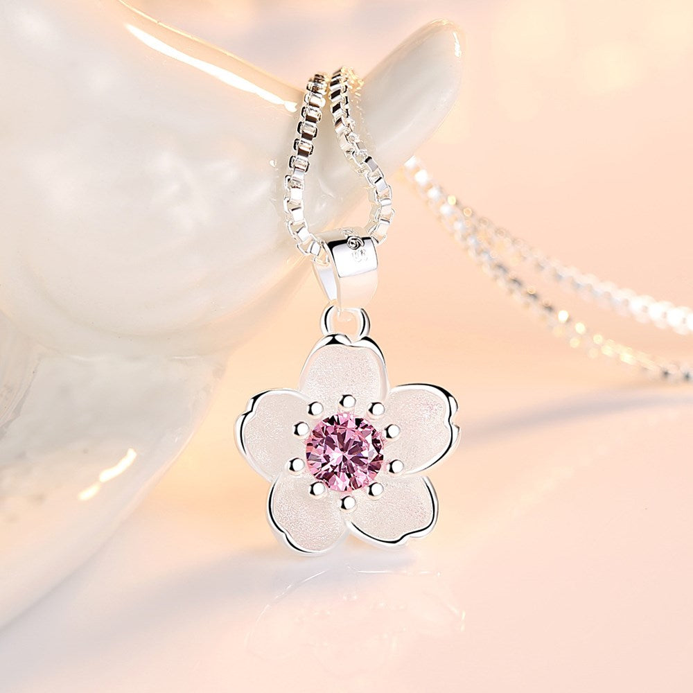 Silver necklace with a flower pendant