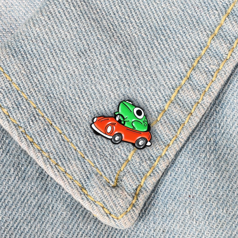 Pin - frog in a car