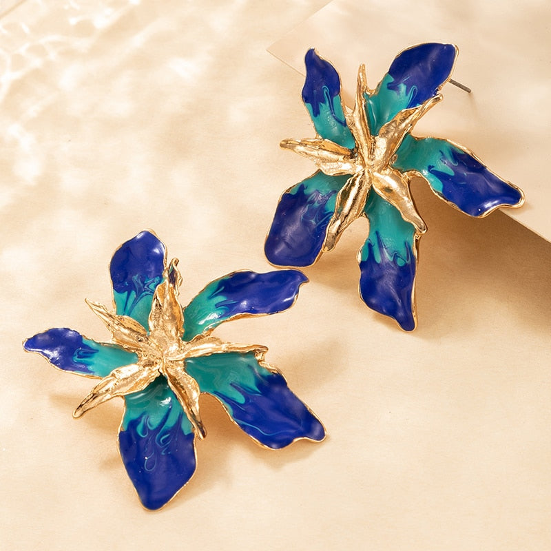 Earrings with a floral motif
