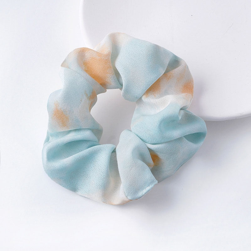 Two-color scrunchie hair tie
