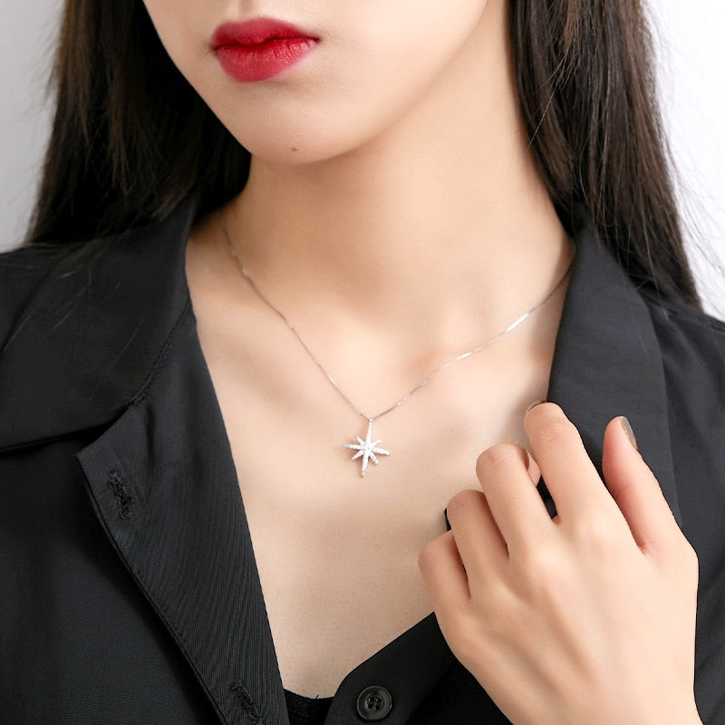 Necklace with a star motif