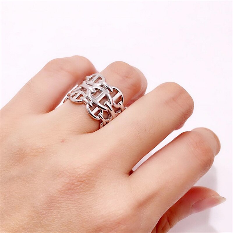 Retro-style ring