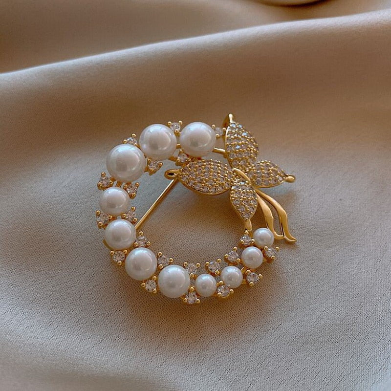 Brooch - butterfly with pearls