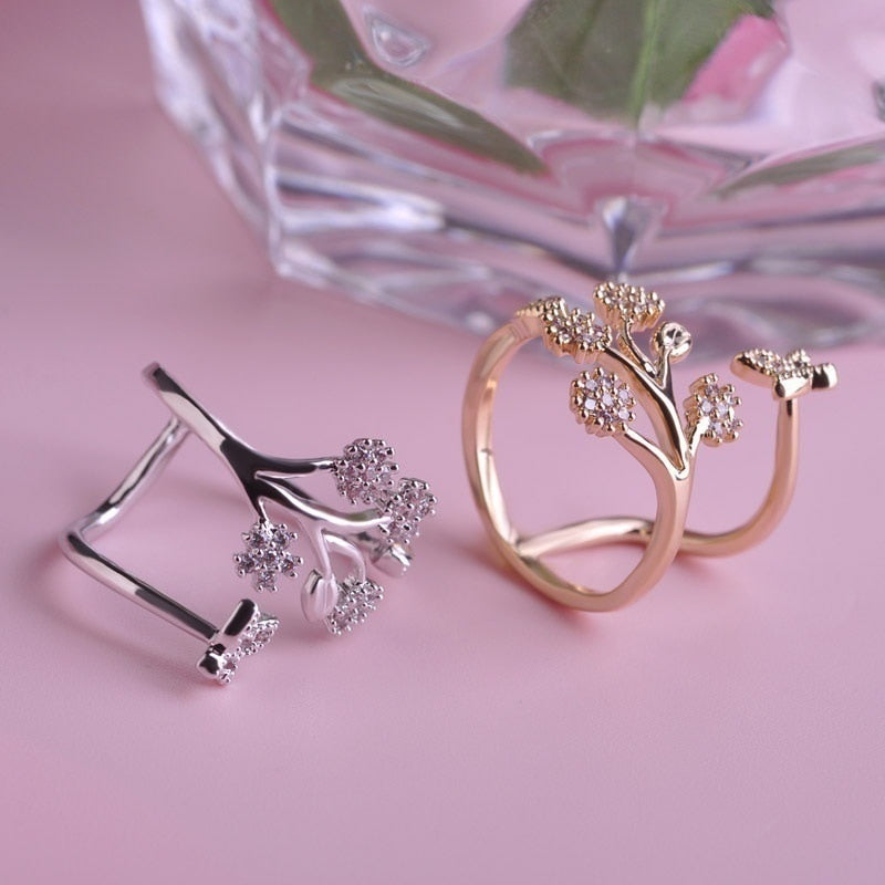 Ring with a plant motif