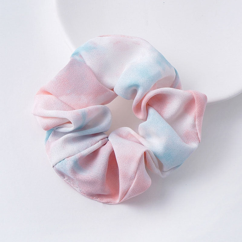 Two-color scrunchie hair tie