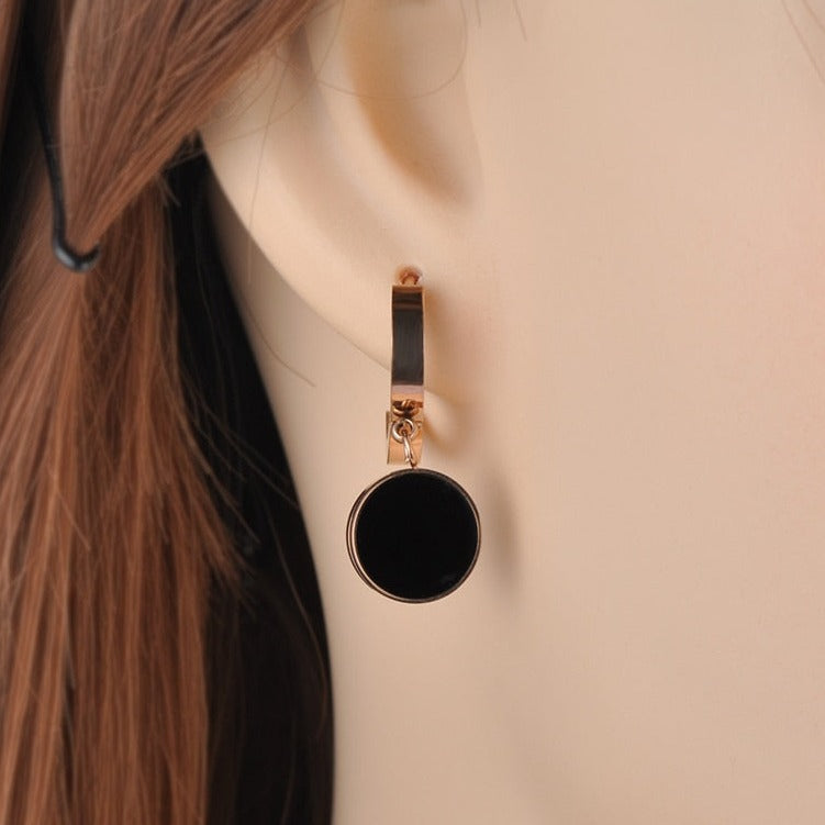 Hanging round earrings