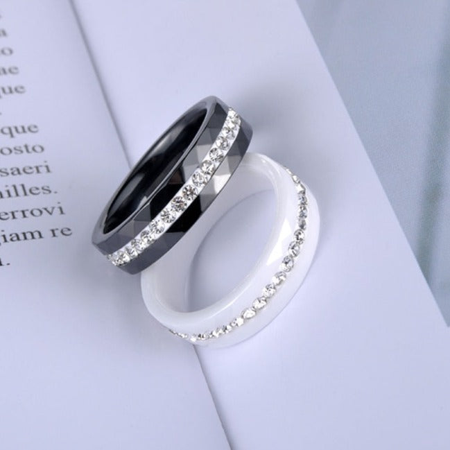 Ring with zircons