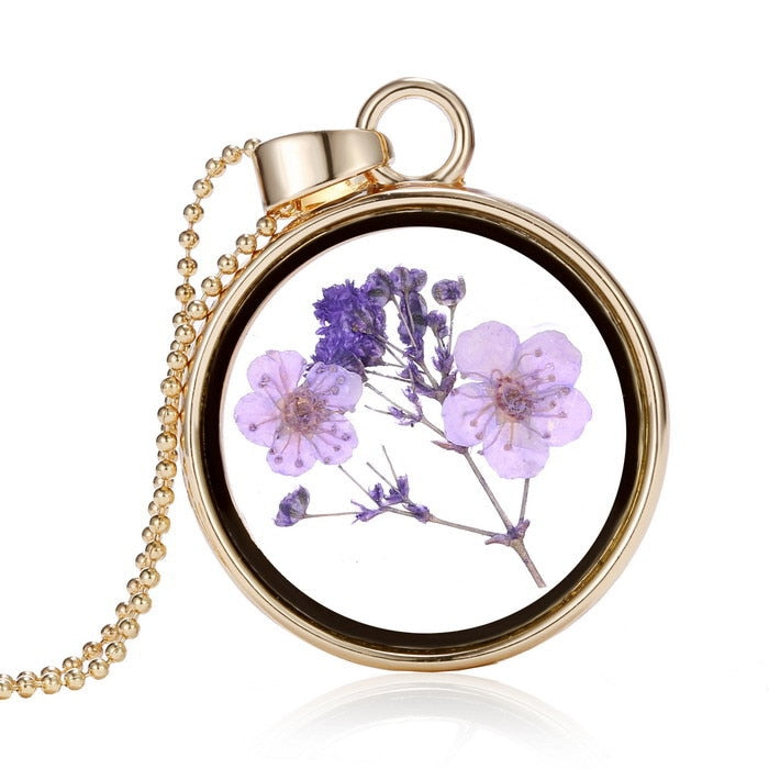 Necklace with a dried flower