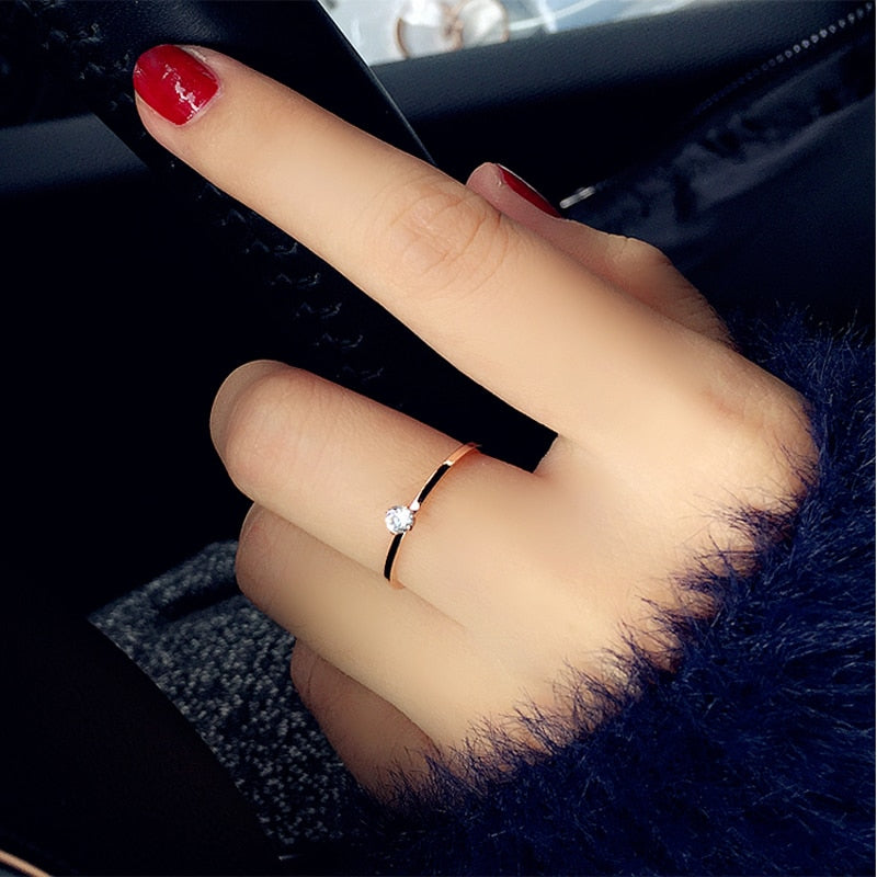 Simple ring with an eyelet