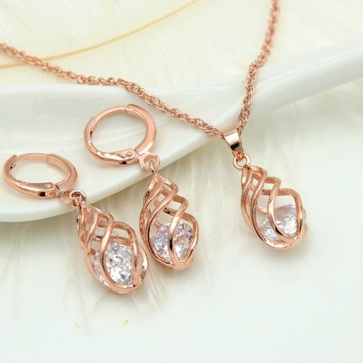 Set of jewelry with a spiral motif