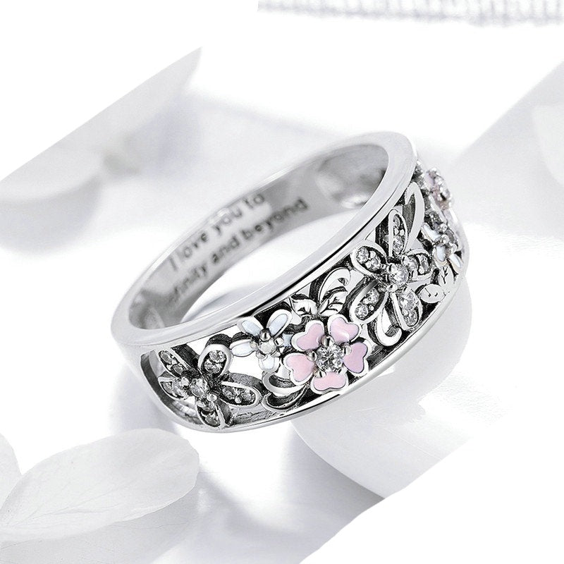 Openwork ring with flowers