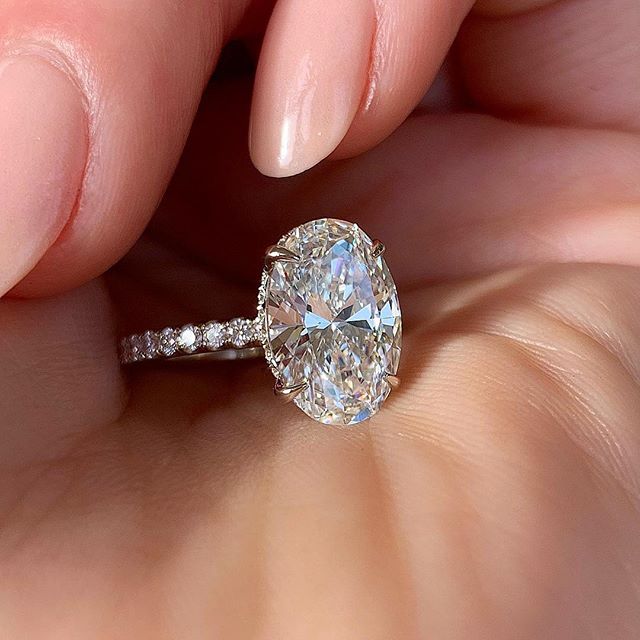 Ring with zircons and a large eyelet