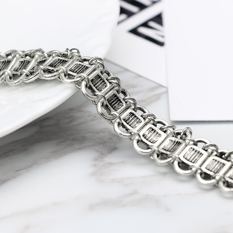 Choker type necklace