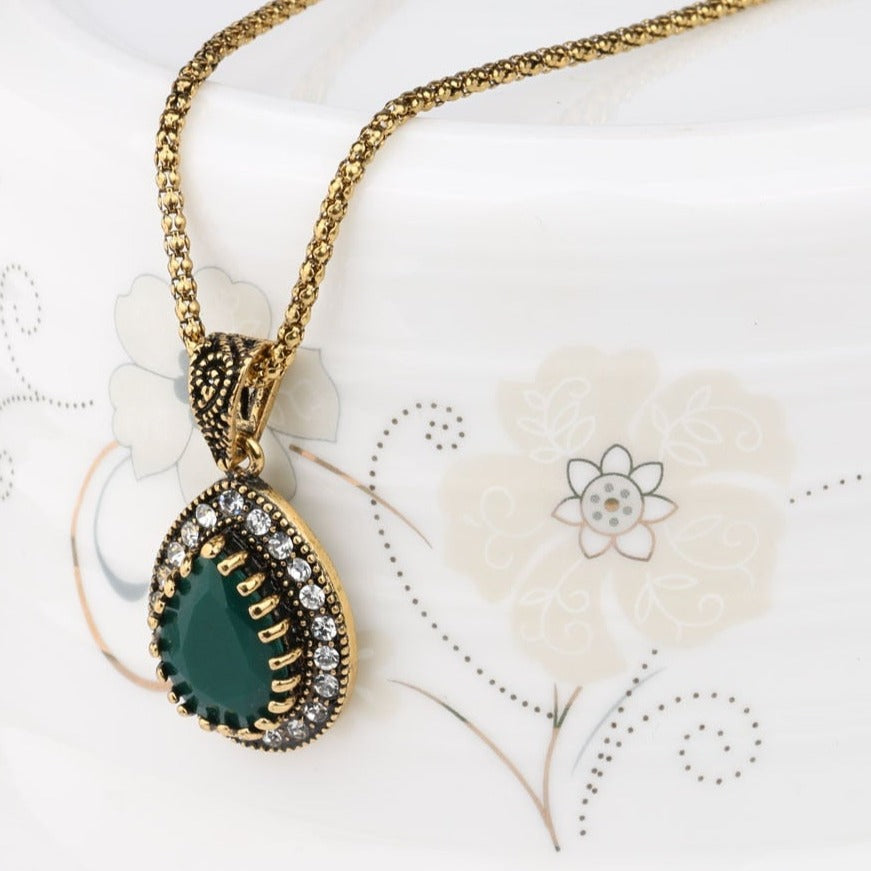 Vintage style necklace