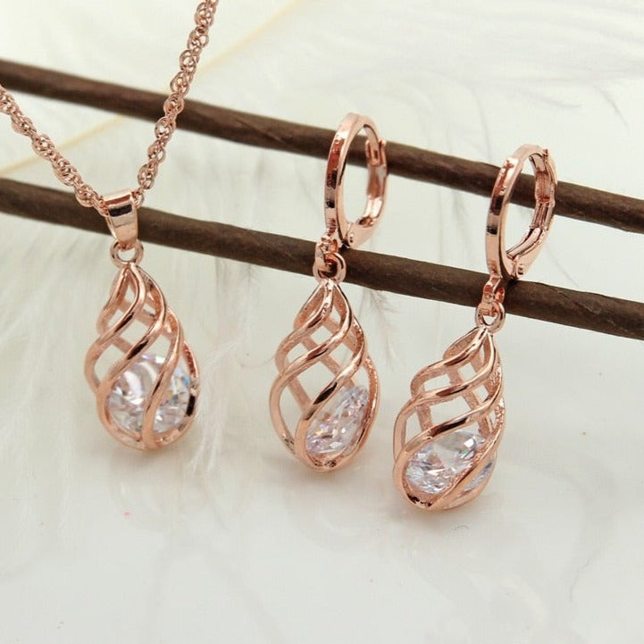 Set of jewelry with a spiral motif