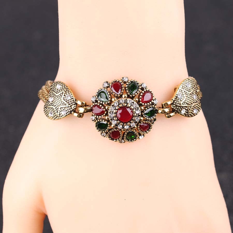 Bracelet with a floral motif