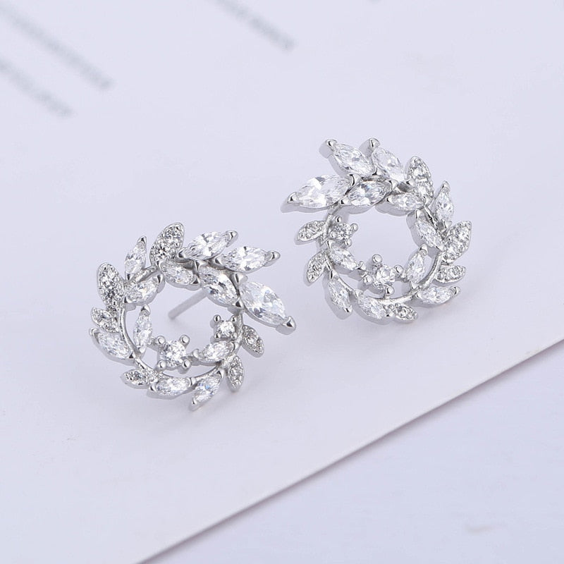Round earrings with zirconia