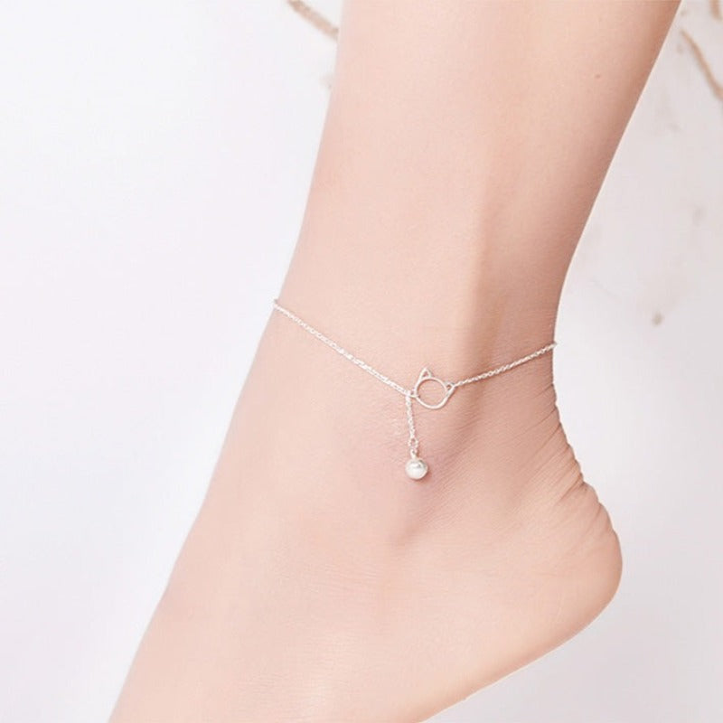 Silver ankle bracelet with a cat motif