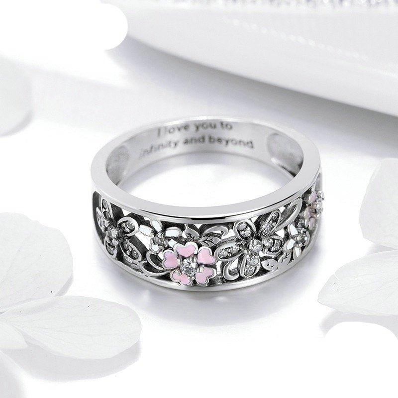 Openwork ring with flowers