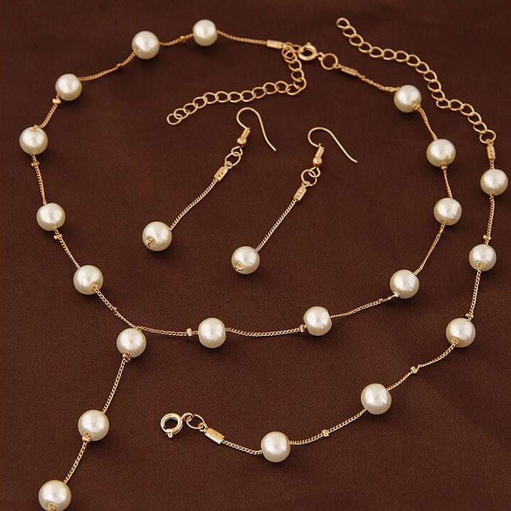 Set with imitation pearls