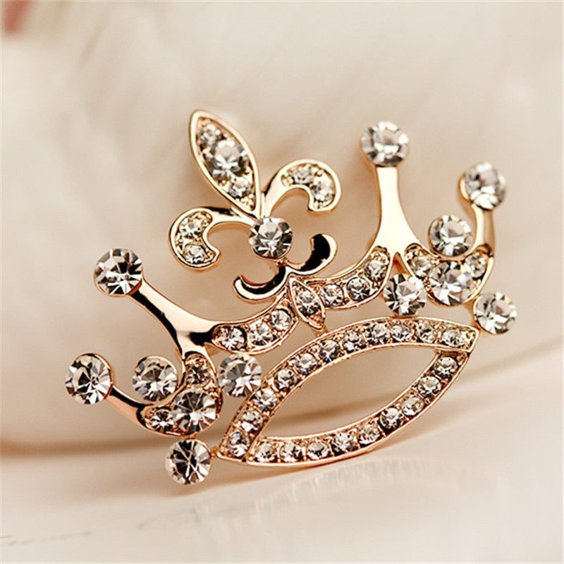 Crown brooch with zirconia