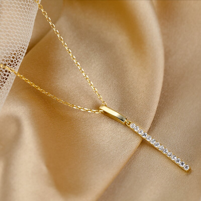 Necklace with zircons