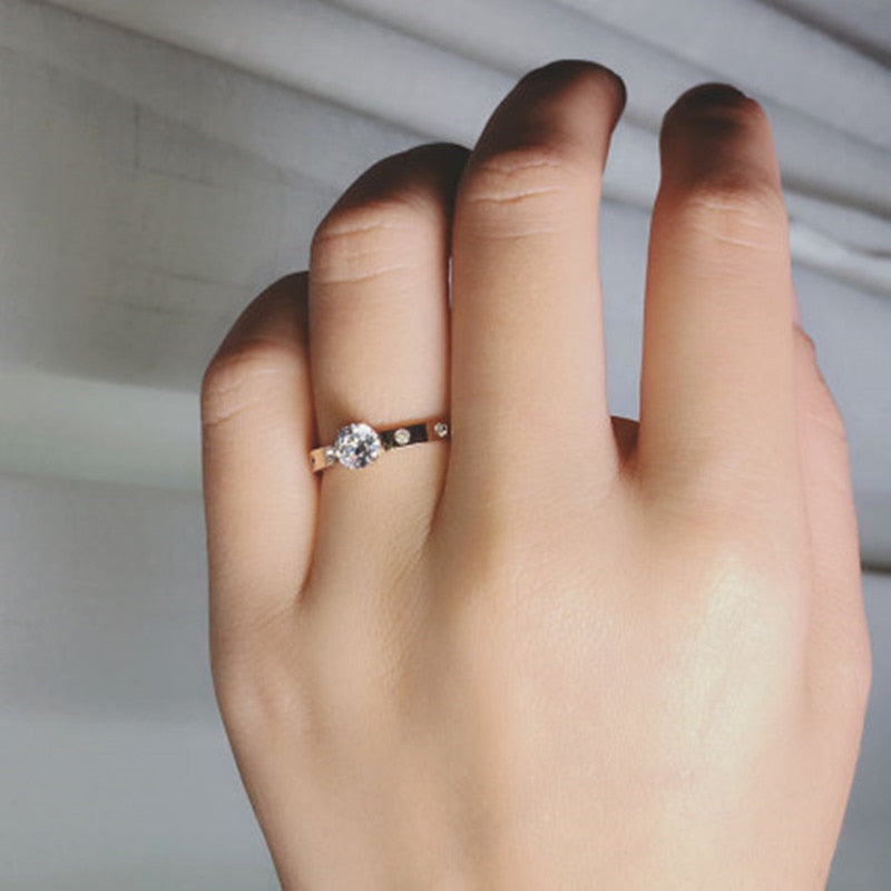 Ring with an eyelet and zircons