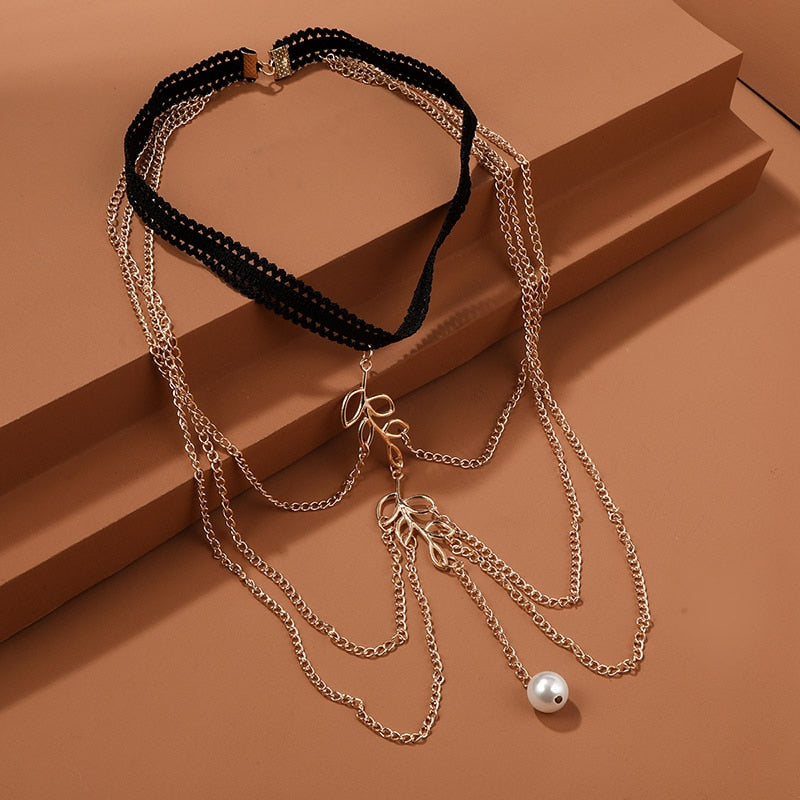Anklet with a leaf motif and imitation pearl