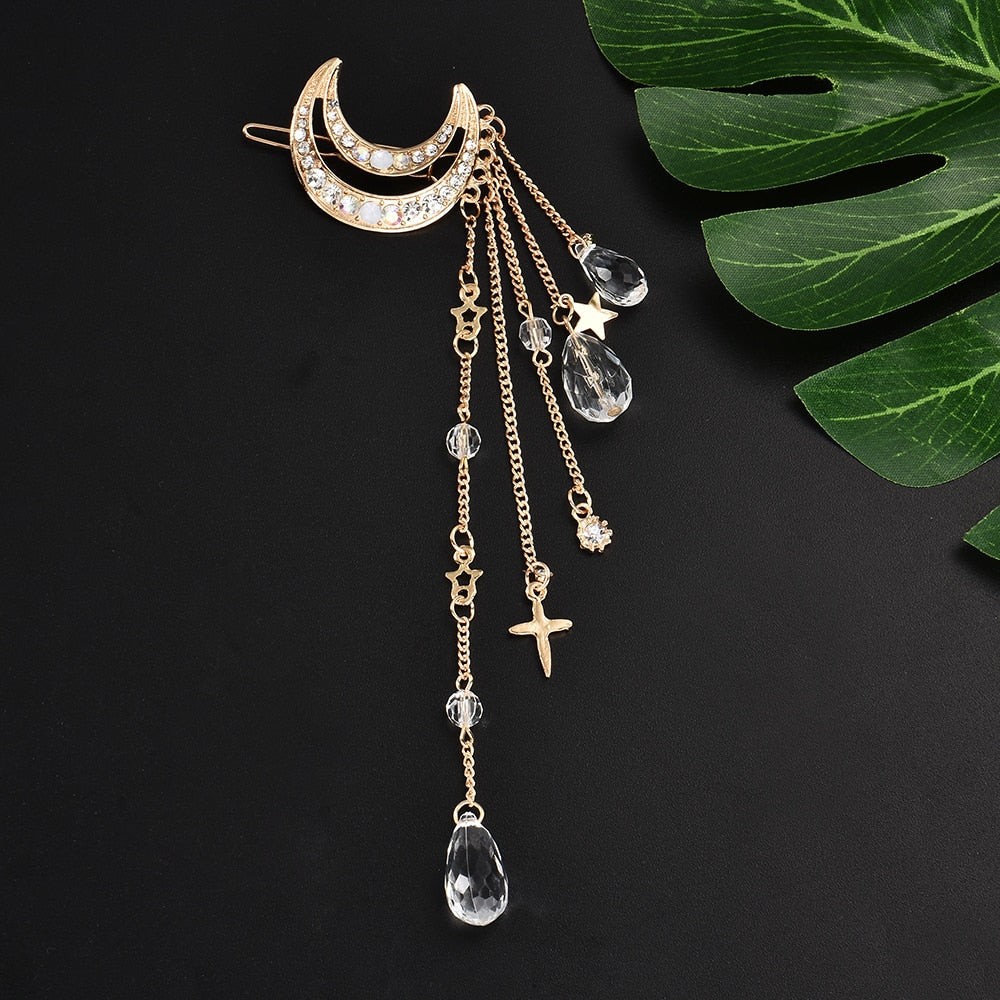 Moon-shaped hair clip with hanging beads