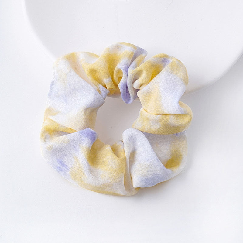 Two-color scrunchie hair tie