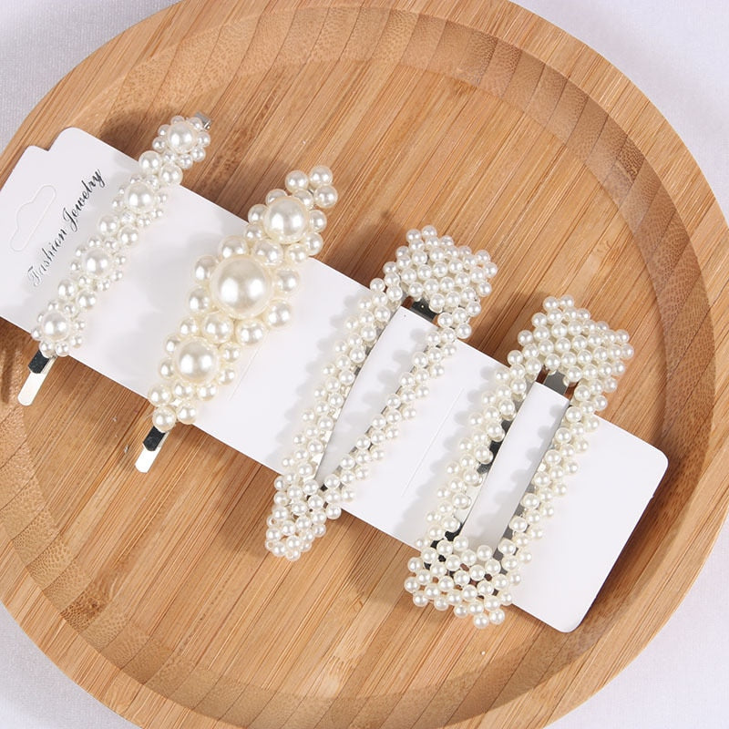 Set of hair clips with imitation pearls